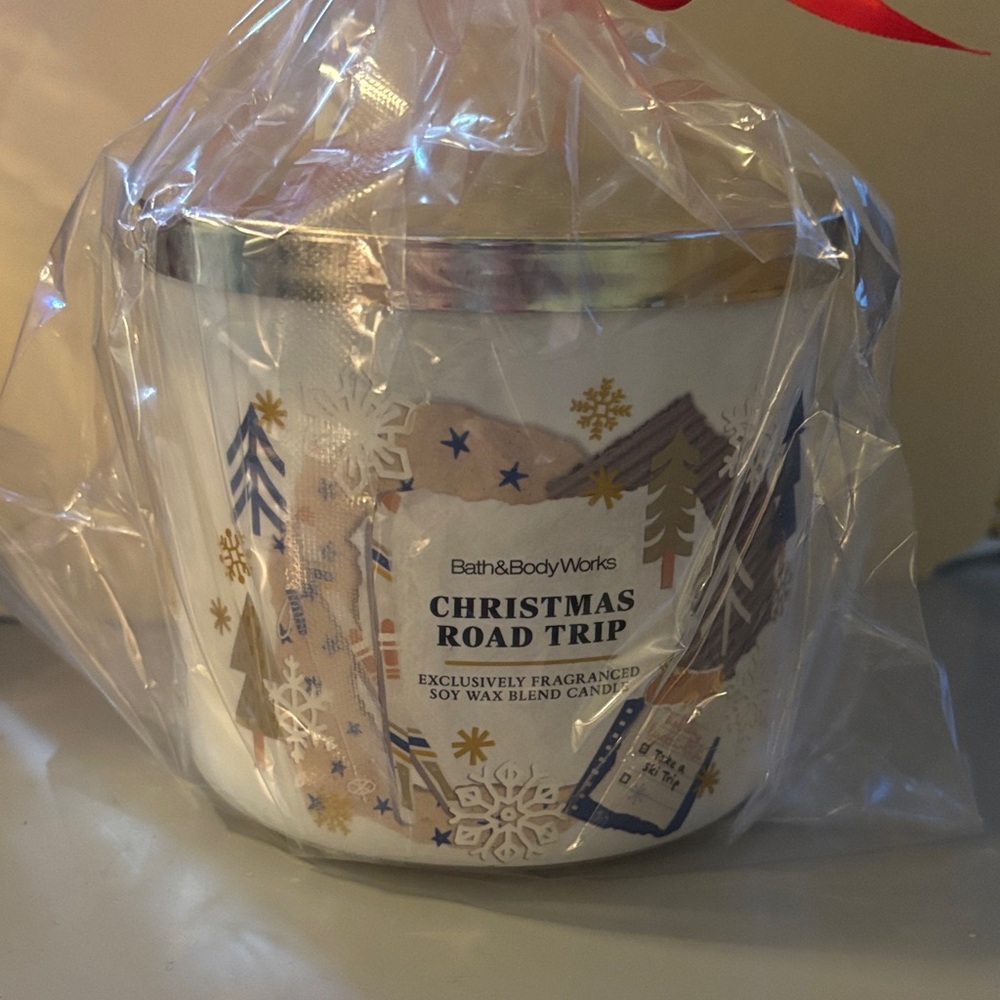 Bath & Body Works Holiday Candle - White, Gold, Silver